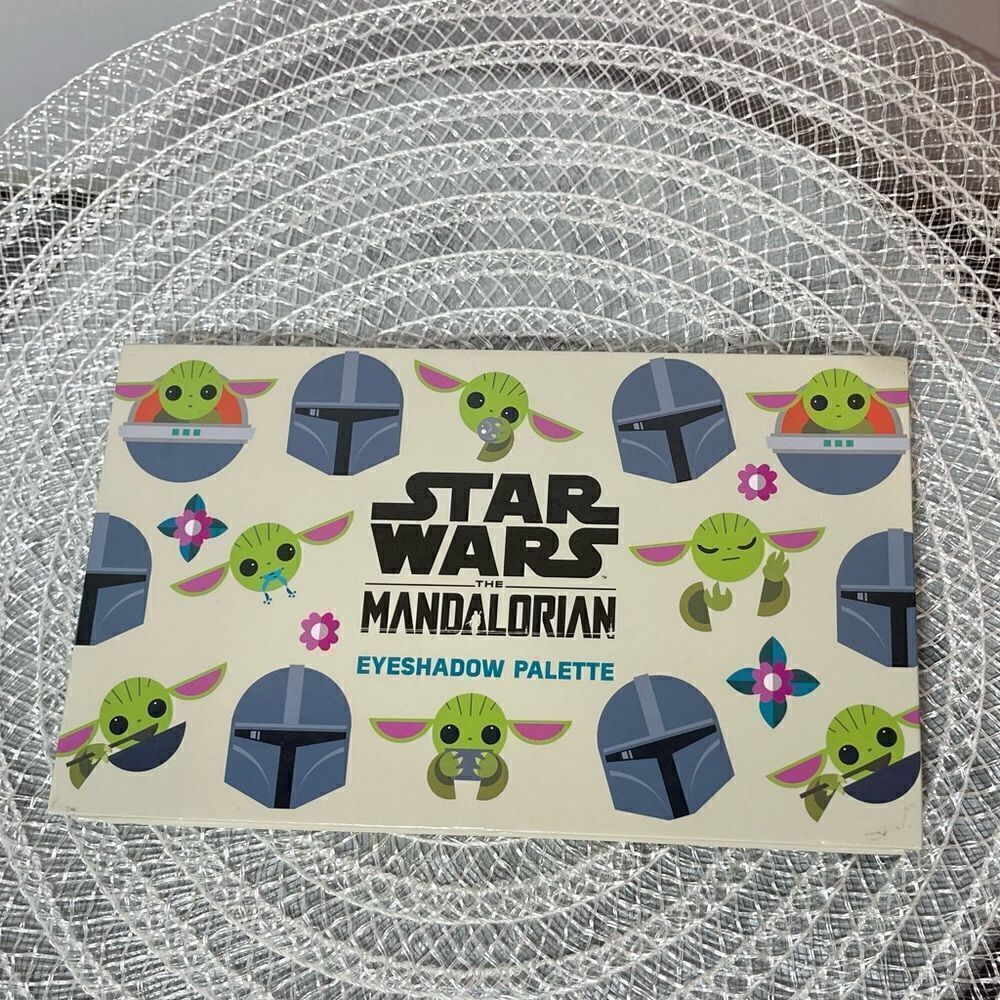 Disney Star Wars Mandalorian Eye Shadow Palette with 12 Colors NWT